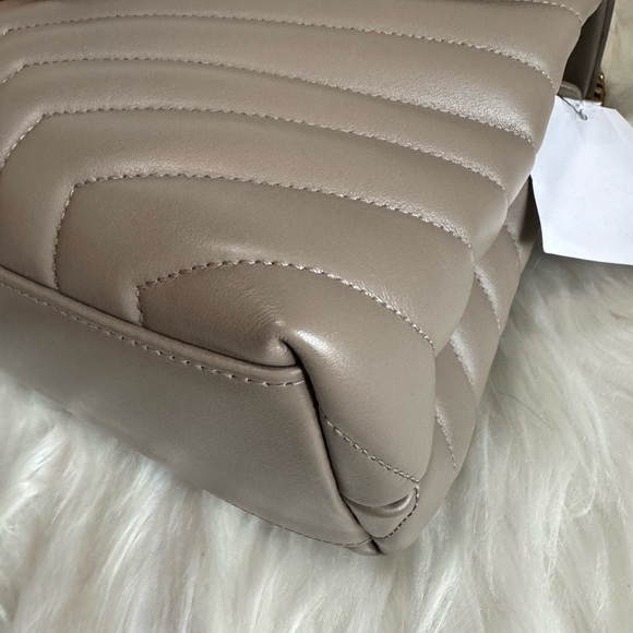 Saint Laurent Medium Loulou - Picture 5 of 16